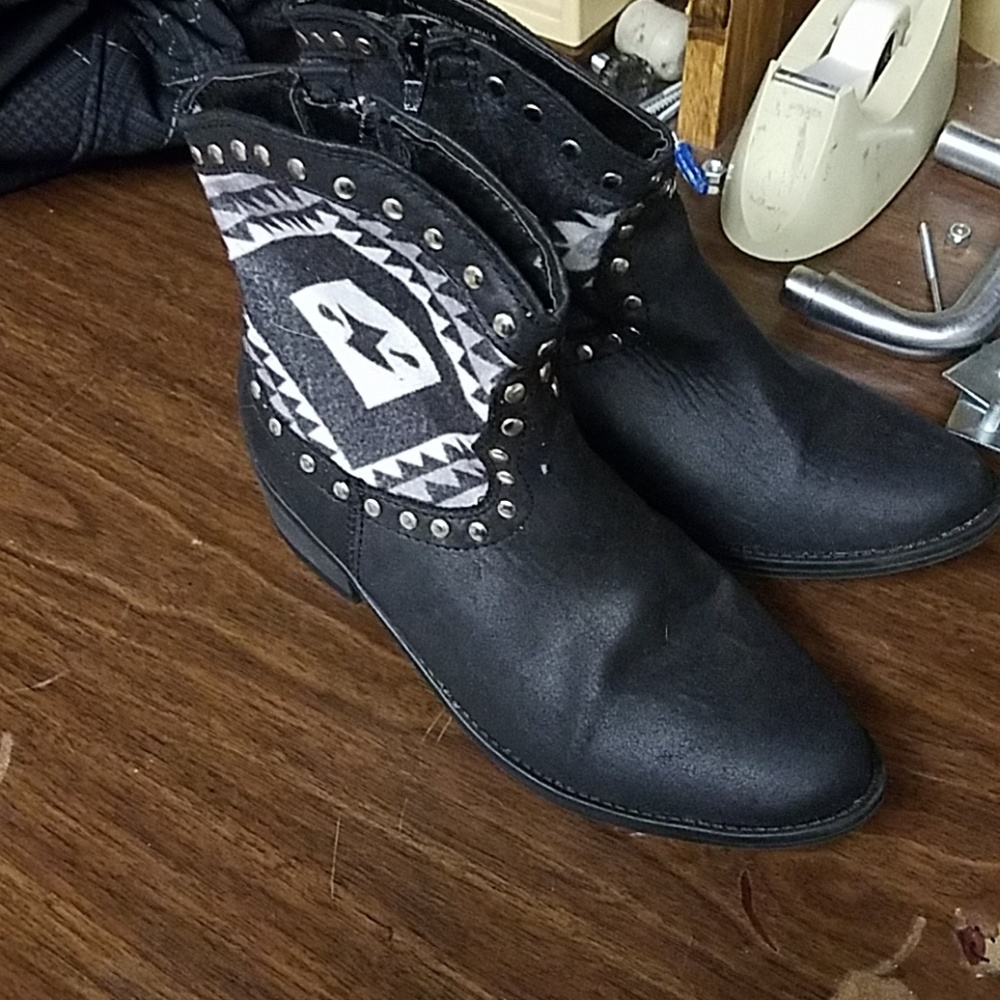 Short boots